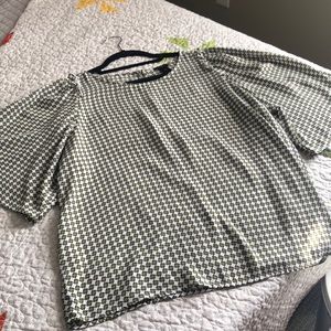 XL bell sleeve blouse with geometric pattern